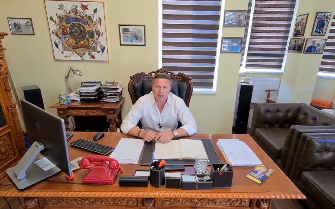 Primarul din Sîngeorz Băi, dosar penal după ce a publicat un clip în care își umilea fiica dezbrăcată