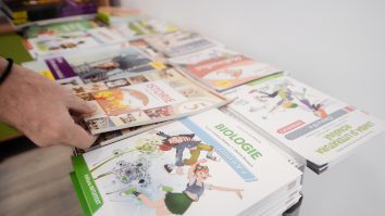 Manualele şcolare, „necunoscuta“ din educaţie. Un avocat îţi explică de ce durează atât de mult aceste achiziţii