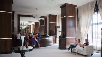 Mai multe hoteluri din ţară îţi pun la dispoziţie un nou concept: workstation – serviciu şi vacanţă