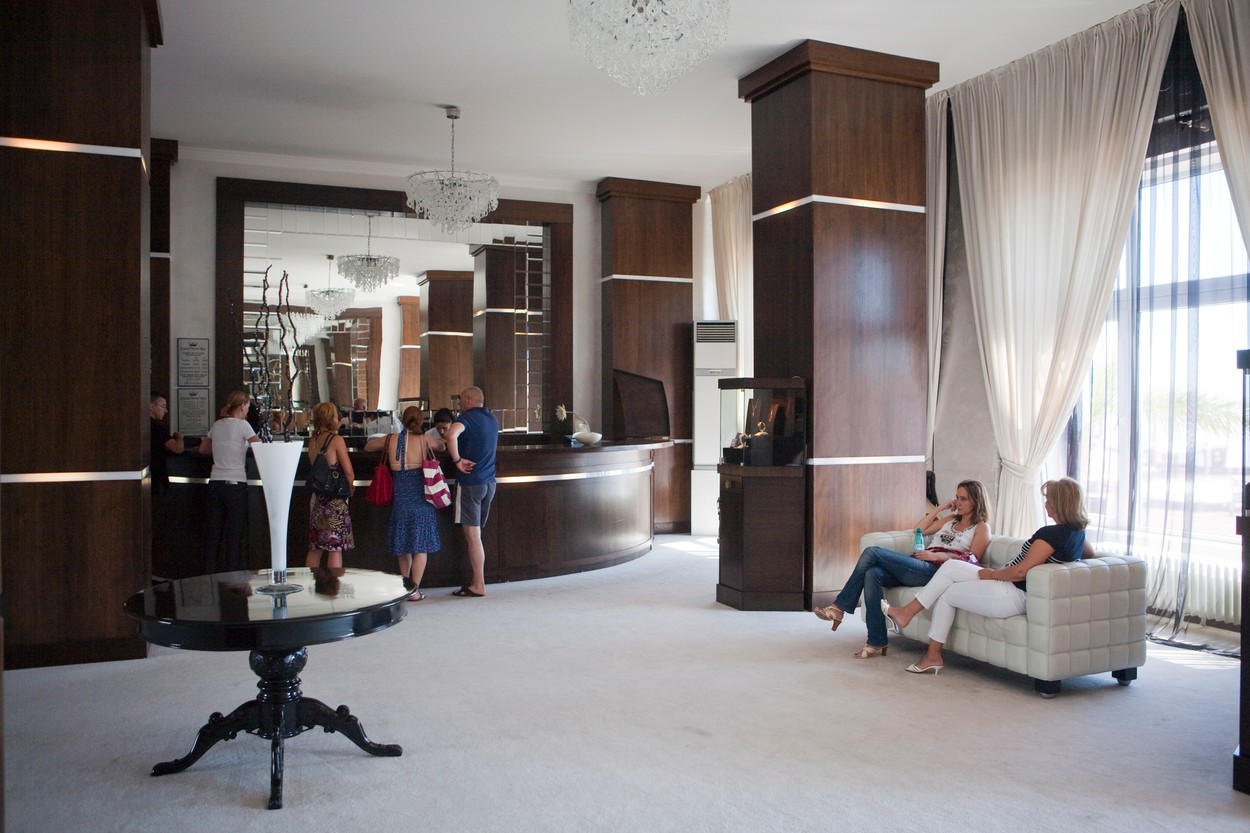 Mai multe hoteluri din ţară îţi pun la dispoziţie un nou concept: workstation – serviciu şi vacanţă