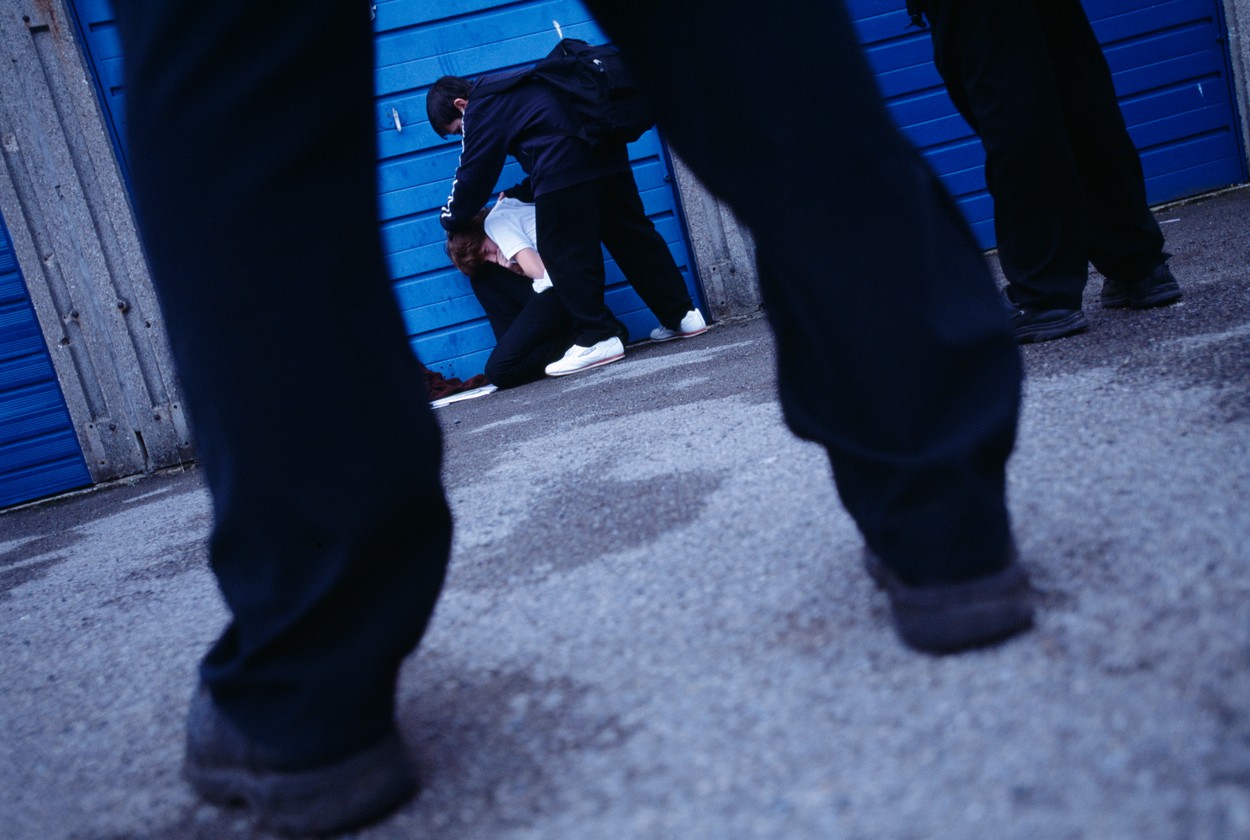 Polițist: „Fenomenul de bullying pleacă din şcoală sau din mediul online”