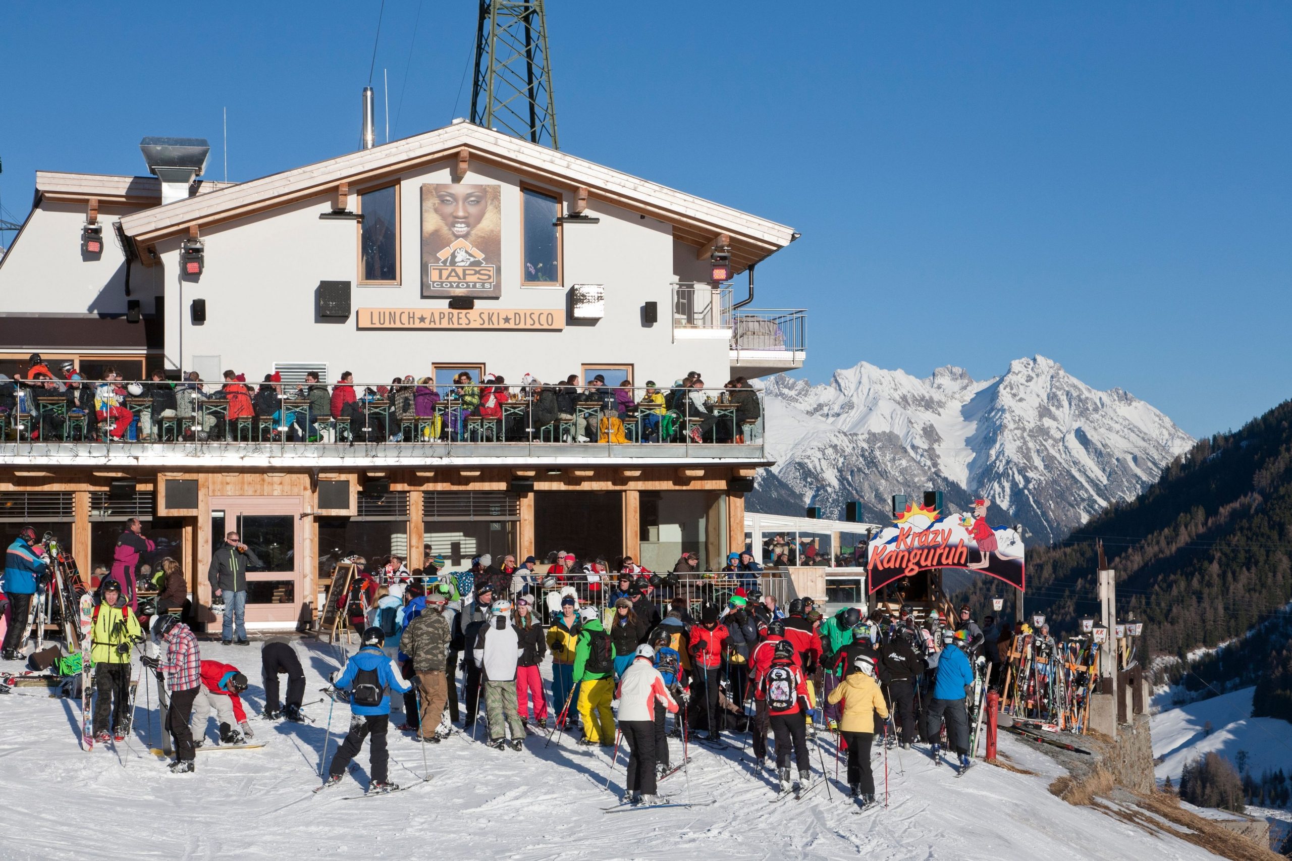 Fără distracție pe pârtie. Austria interzice petrecerile în aer liber din stațiunile montane