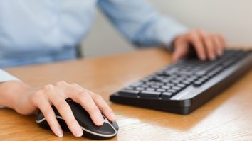 Boala mouse-ului s-a agravat în pandemie. Care sunt simptomele și ce trebuie să faci