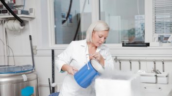 Din dormitor, în laborator. Cum își aleg femeile donatorii de spermă?