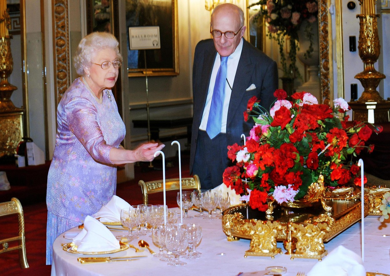 Din culisele bucătăriei regale. Uite ce mănâncă Regina Elisabeta într-o zi și care e alimentul ei preferat