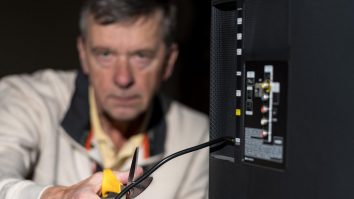 Tot mai mulți români dau cablul clasic TV pe platforme VOD. Ce opțiuni mai ai dacă vrei să vezi și altceva în afara de filme