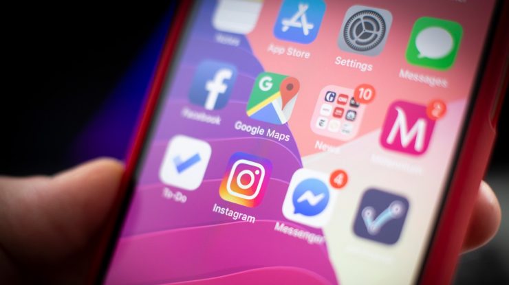 Judecătorii noștri, sociabili în online. În pandemie, şi ei stau pe social media, dar cu restricţii