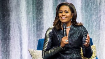 Michelle Obama și-a lansat prima colecție de articole personalizate. La ce preț le vinde
