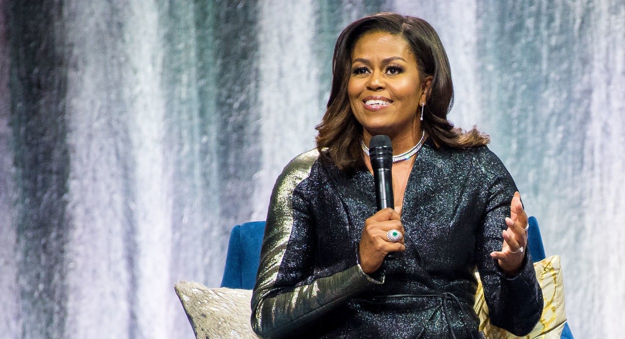 Michelle Obama și-a lansat prima colecție de articole personalizate. La ce preț le vinde
