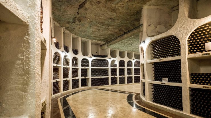 Una din zece sticle de vin din România provin din Republica Moldova