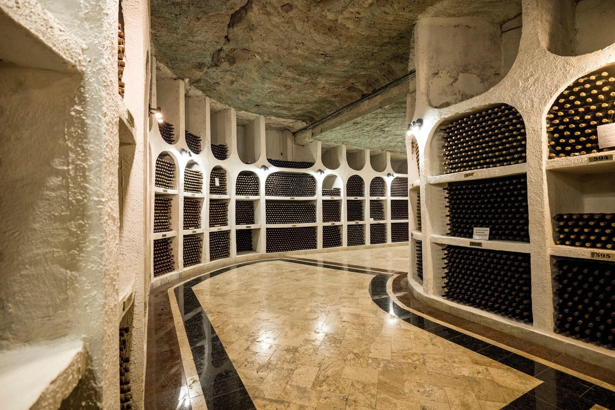 Una din zece sticle de vin din România provin din Republica Moldova