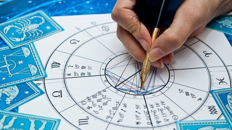 Pandemia, scrisă în stele? Astrologii au semnalat o situaţie de criză, care să implice grupuri mari de oameni