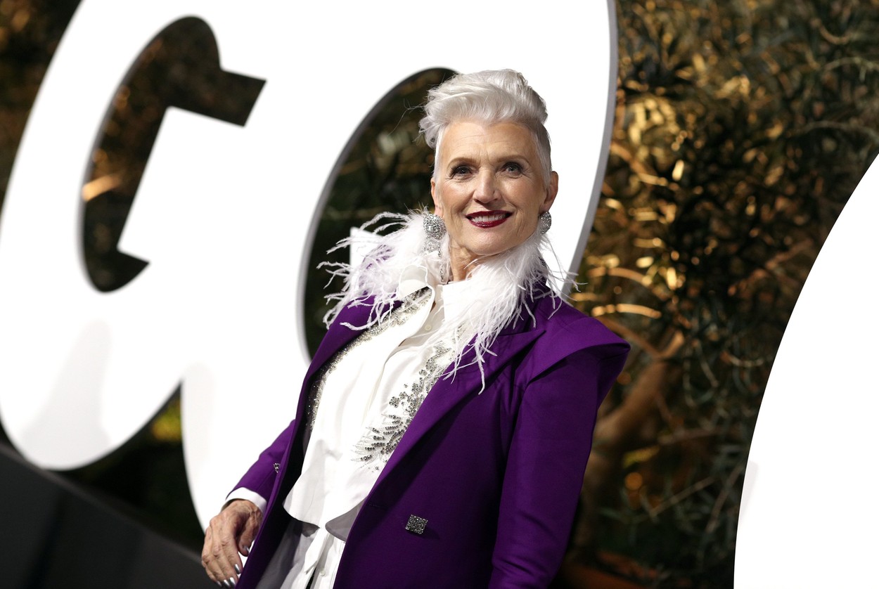 Pensionară și fotomodel de succes la 72 de ani. Mama lui Elon Musk face bani singură