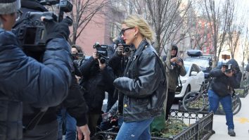 Moda gecilor de piele, readusă la viață de vedetele de la Hollywood