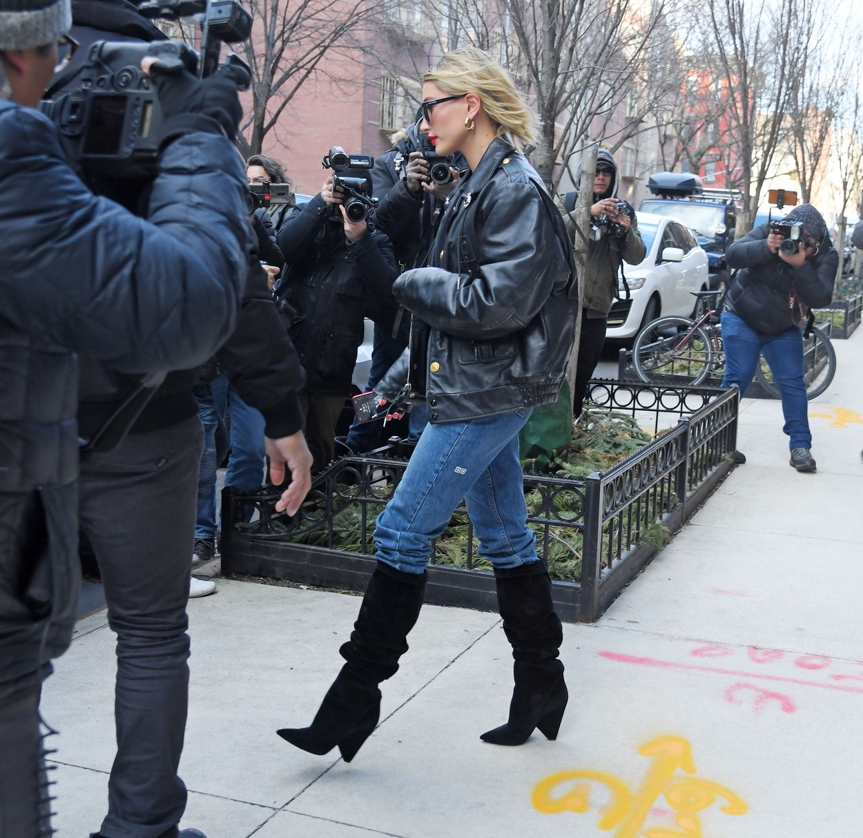 Moda gecilor de piele, readusă la viață de vedetele de la Hollywood