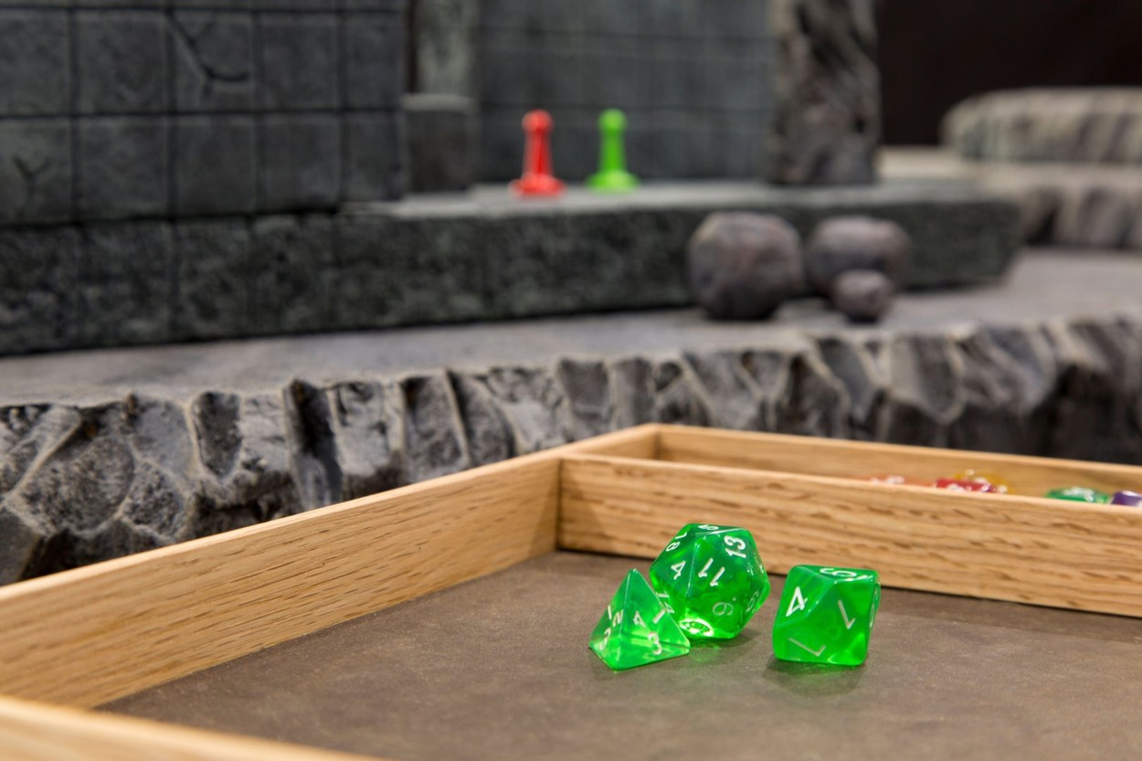 Jocul care nu se termină niciodată. Un profesor are o colecție de 20.000 de personaje