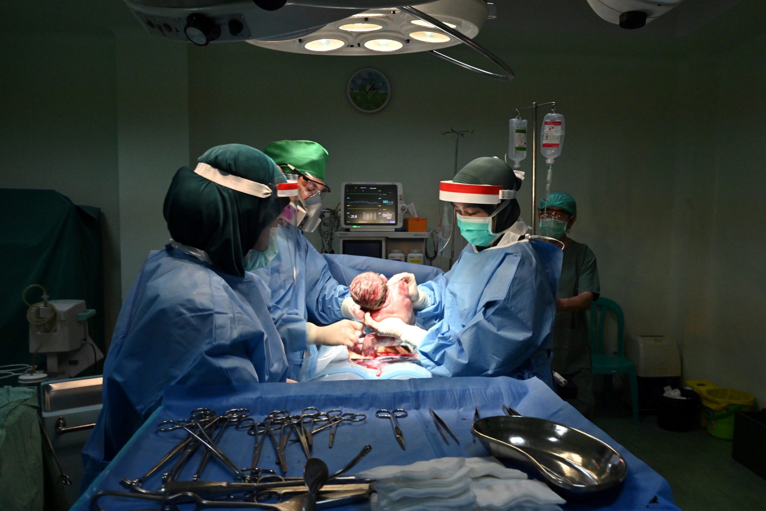 Tehnica creării bebelușilor modificați genetic, considerată nesigură de către experti