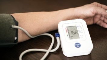 Dacă ai peste 40 de ani, medicii îți recomandă creșterea frecvenței analizelor