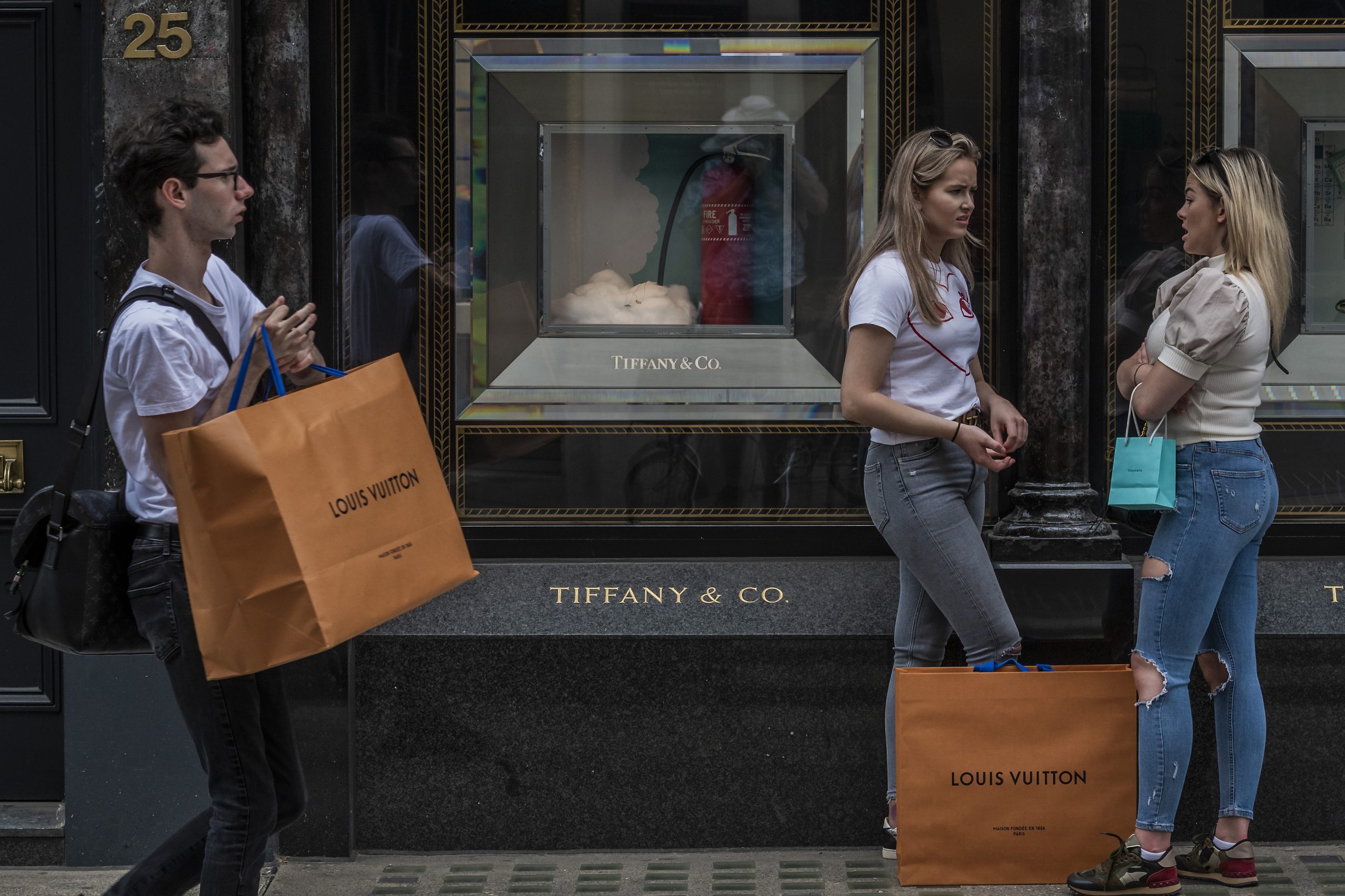 Moda proceselor de lux: Tiffany dă în judecată LVMH pentru anularea achiziţiei de peste 16 miliarde dolari