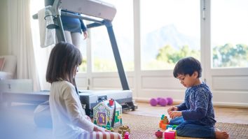 Vânzările de jucării online au crescut și cu 200% pe unele site-uri: „Se plictisesc foarte repede”