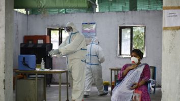 Un bărbat din India a tăiat stomacul soției însărcinate pentru a afla sexul copilului