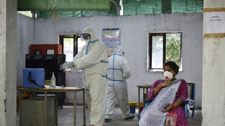 Un bărbat din India a tăiat stomacul soției însărcinate pentru a afla sexul copilului