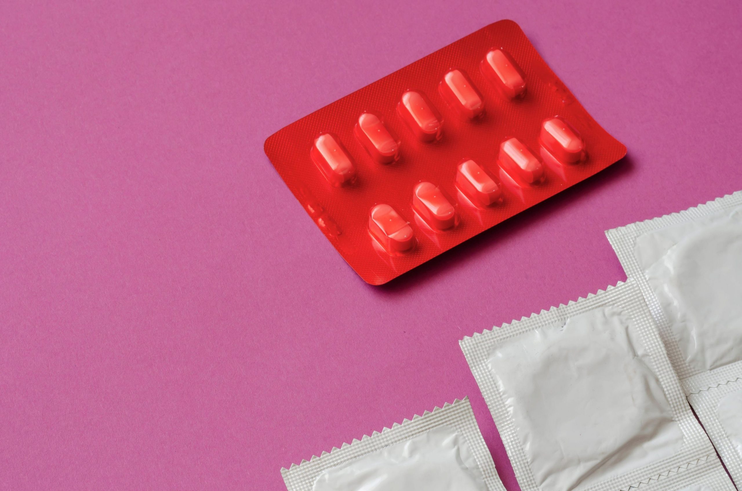 Contraceptive în loc de păpuși. Franţuzoaicele până în 15 ani vor primi contraceptive şi sterilete gratuite