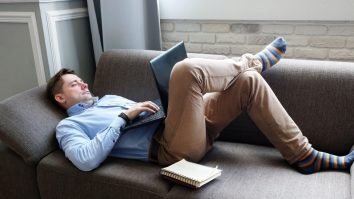 Remote work și efectele adverse: după 9-12 luni, eficiența va scădea, spun experții