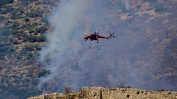 Cetatea antică Micene, din apropiere de Atena, cuprinsă de flăcări