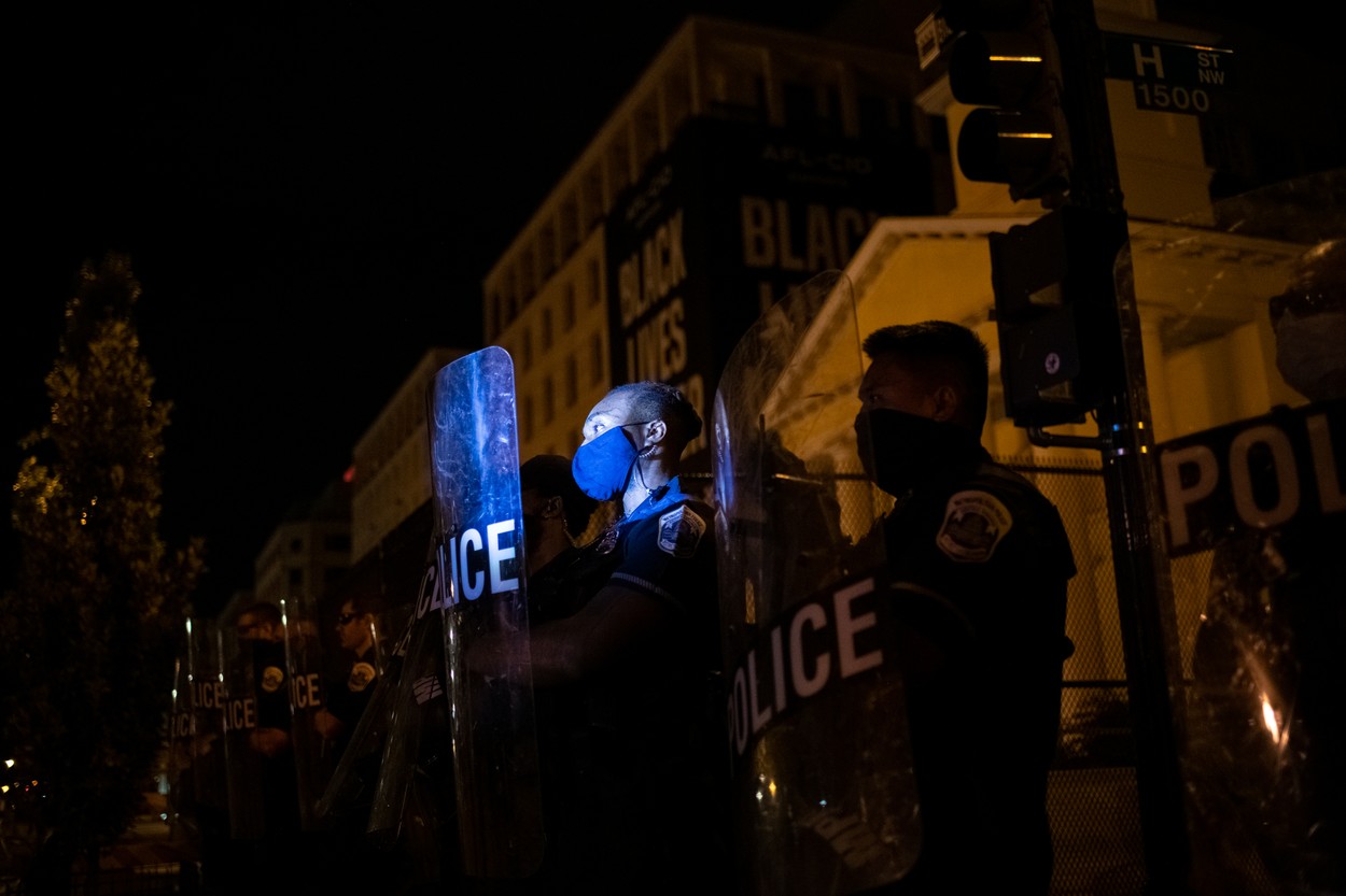 Zile agitate în Europa. Milioane de oameni critică guvernele lor pentru gestionarea crizei sanitare