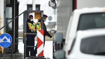 Ungaria a închis granițele, dar totuși o poți tranzita