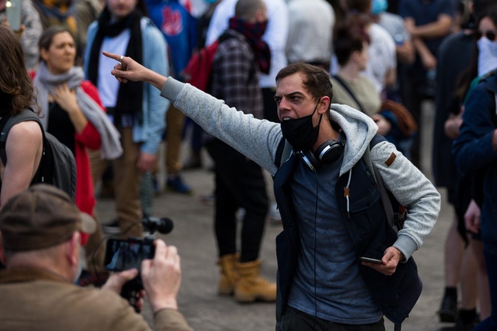 Proteste anti lockdown în Melbourne: manifestanți arestați după încăierări cu polițiștii