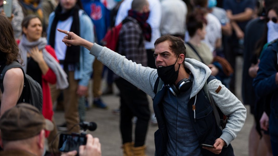 Proteste anti lockdown în Melbourne: manifestanți arestați după încăierări cu polițiștii