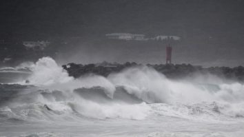 Taifunul Haishen lovește Japonia și peninsula Coreeană. Sute de mii de japonezi au fost evacuați