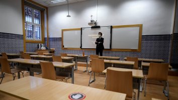 Cu trac în fața camerei din clasă. Ce spune un profesor care nu vrea să fie filmat în timp ce predă