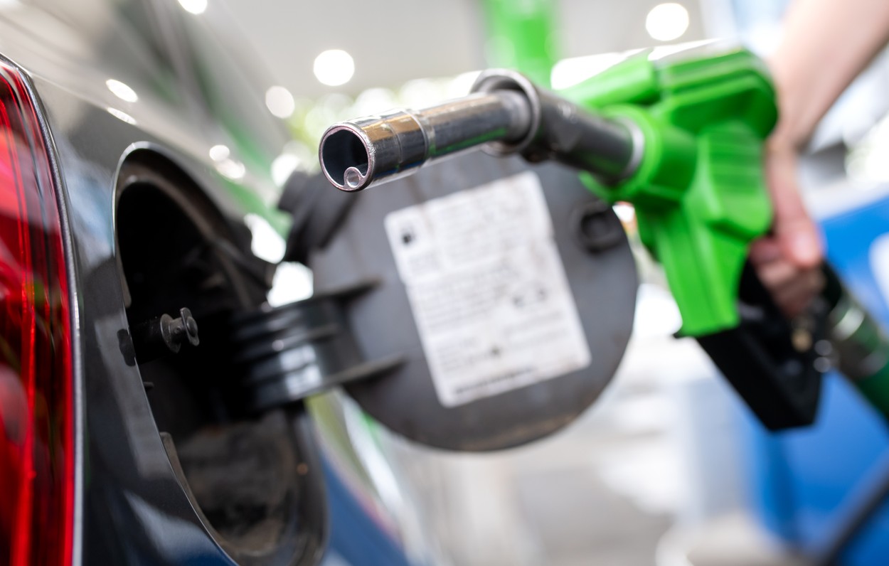 Prețul petrolului se prăbușește. Fluctuațiile arată că pandemia încă își face simțite efectele