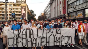 Mii de oameni au protestat în Macedonia. Ce îi nemulțumește pe manifestanți