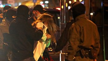 Ziua și arestările în Belarus. Poliția din Belarus a încercat să intre în casa Svetlanei Alexievich