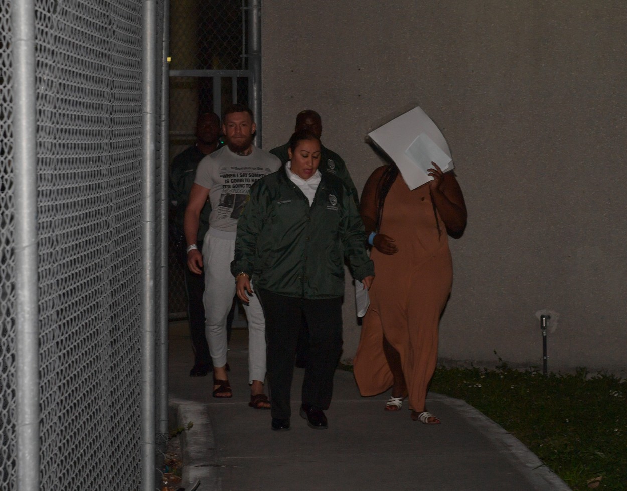 Poliţia l-a eliberat pe Conor McGregor, dar cazul nu a fost închis încă