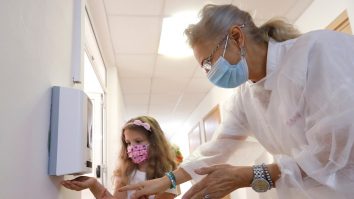 A treia zi de școală. Sute de profesori sunt în carantină, iar datele se pot schimba oricând