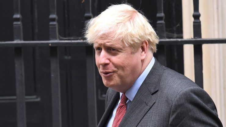 Banii, masca sau distanța. Boris Johnson implementează noi măsuri și sancțiuni