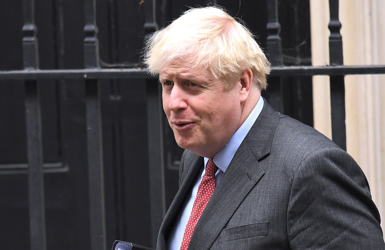 Banii, masca sau distanța. Boris Johnson implementează noi măsuri și sancțiuni