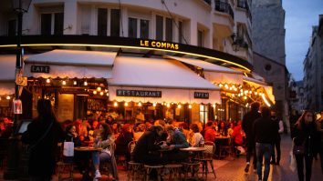 Un primar francez îndeamnă cetățenii să ocupe restaurantele, pentru a bloca închiderea acestora