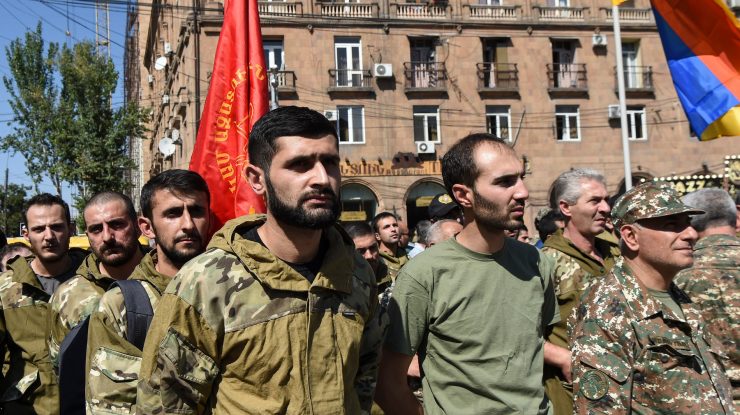 Confruntări armate între Armenia și Azerbaidjan. Armenii declară legea marţială şi mobilizare generală