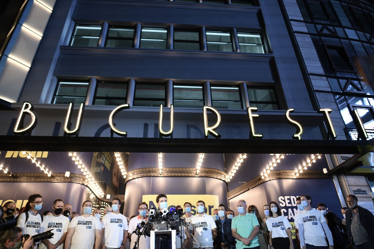 Care a fost atmosfera de la sediile partidelor, după anunțarea primelor rezultate