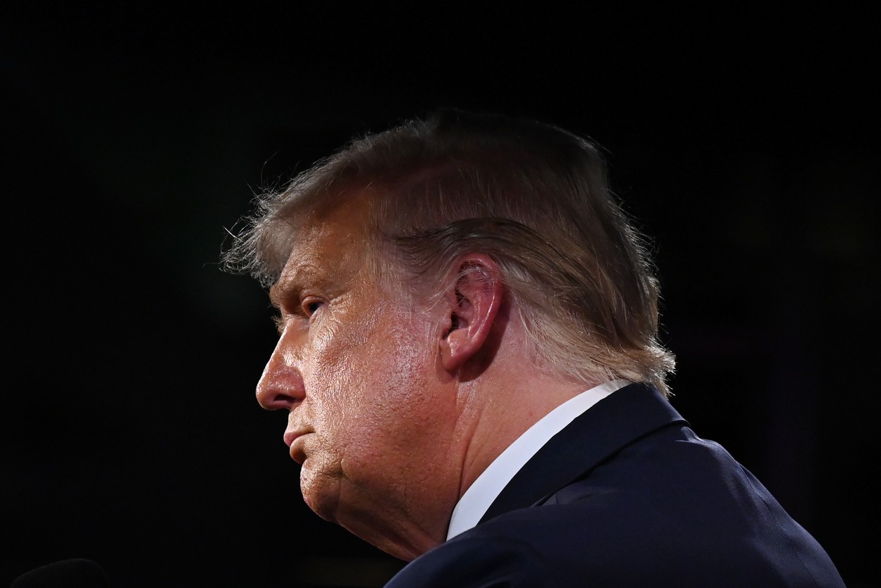 Trump: China ți-a mâncat mâncarea, Joe. Fiul tău scoate miliarde de dolari. Biden: Nimic nu este adevărat!