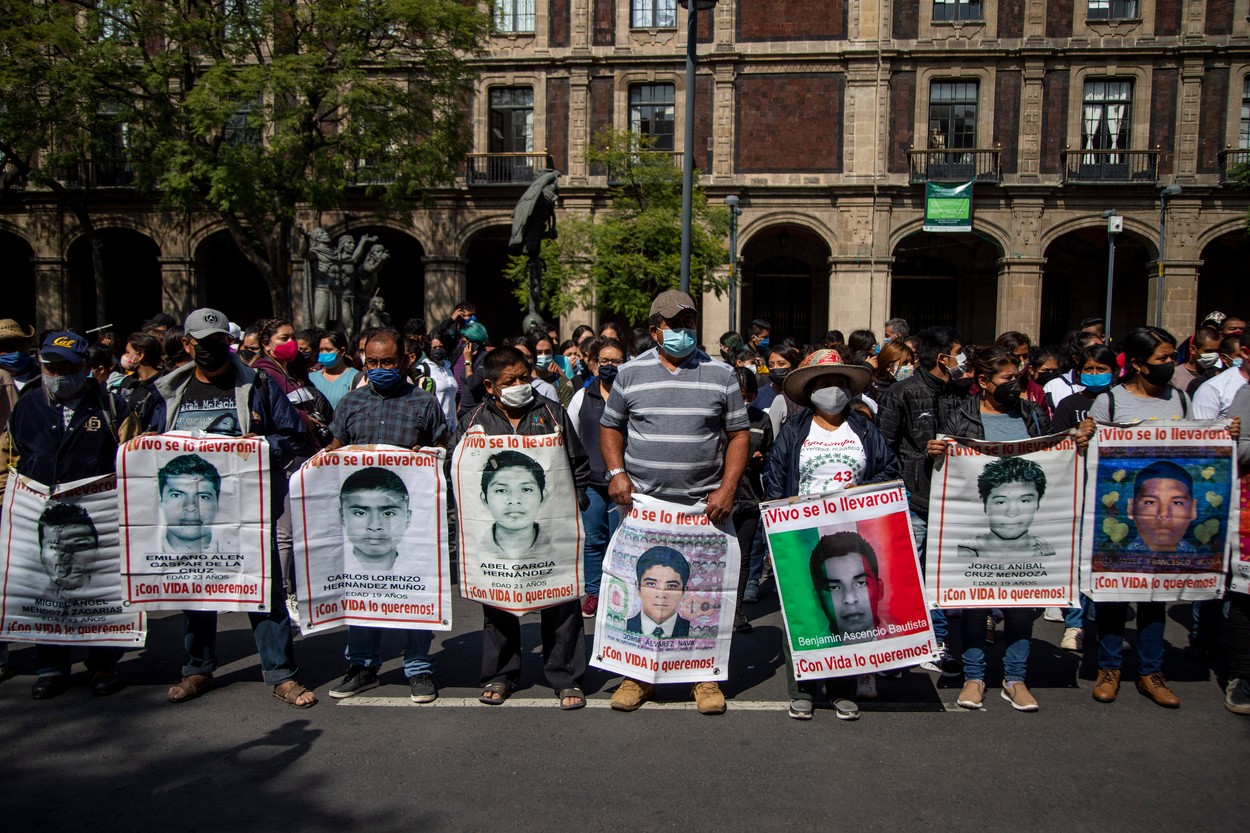 Sute de mexicani și-au pus corturile în piața centrală din Ciudad de Mexico și protestează