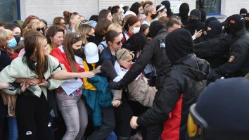 Protestele continuă la Minsk. Peste două mii de femei au ieșit din nou în stradă