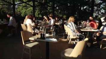 Pandemia reinventează restaurantele. Uite ce soluție a găsit un patron din Cluj