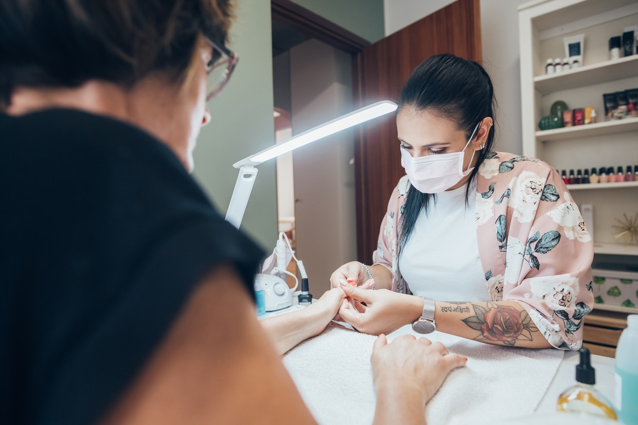 Salonul de beauty la tine acasă. Programările se fac prin aplicație